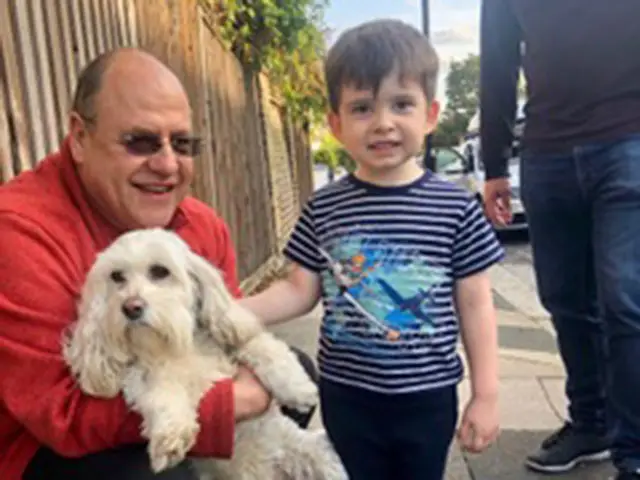 Job-Blend, Coco the dog and a little boy